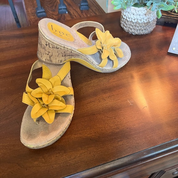 B.O.C Size 8 Yellow Floral Wedge Sandal - Picture 5 of 5